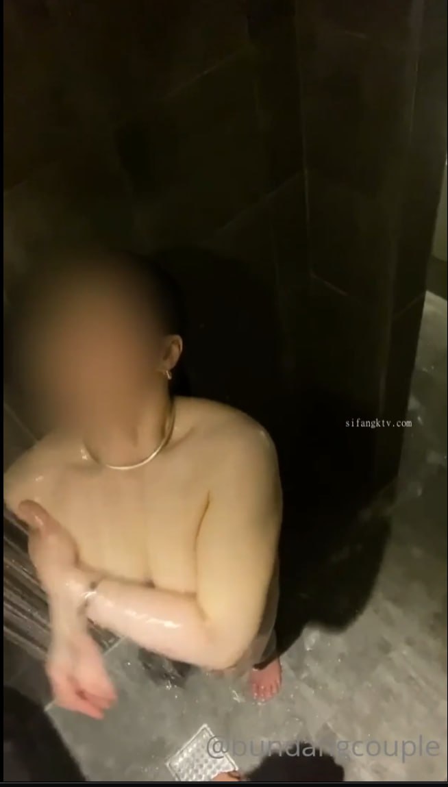 EBWH-010 初めて出来た彼女を脱がしたら… 着衣から想像できない物凄い色白スリム美巨乳 大興奮の僕は性欲尽